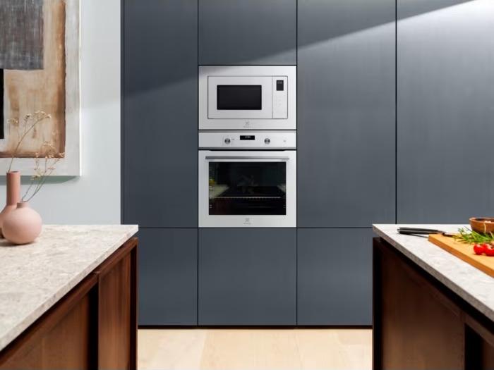 Микроволновая печь Electrolux LMS 4253 TBW встр. белый фото