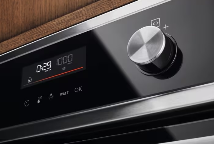 Духовой шкаф Electrolux EVL 6E49X CombiQuick 600 с функцией СВЧ черный фото