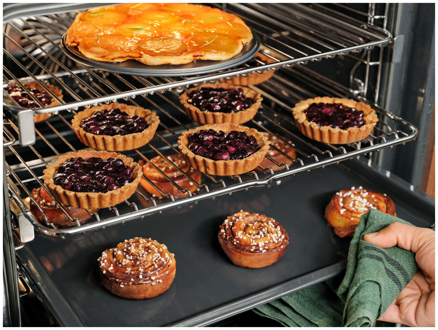 Духовой шкаф Electrolux LOE 8F38V MealAssist 700 белый фото